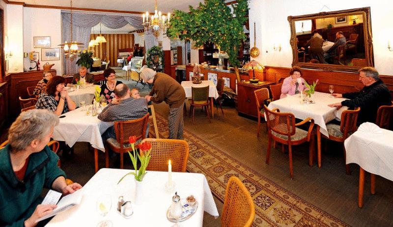 Goldener Apfel Hotel Кевелер Екстериор снимка